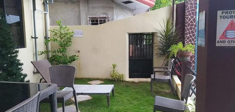 Melronz Inn Oslob Buitenkant foto