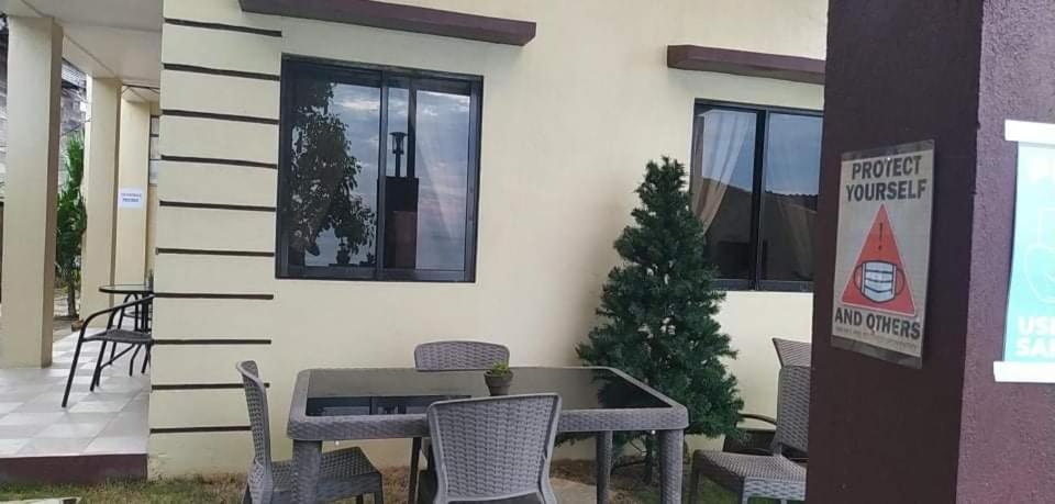 Melronz Inn Oslob Buitenkant foto